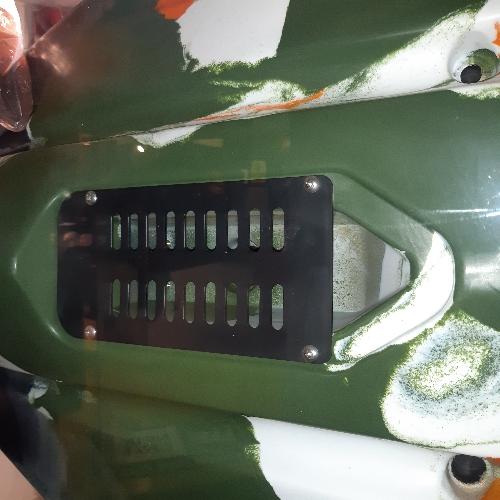 REJILLA DE KAYAK + TORNILLO